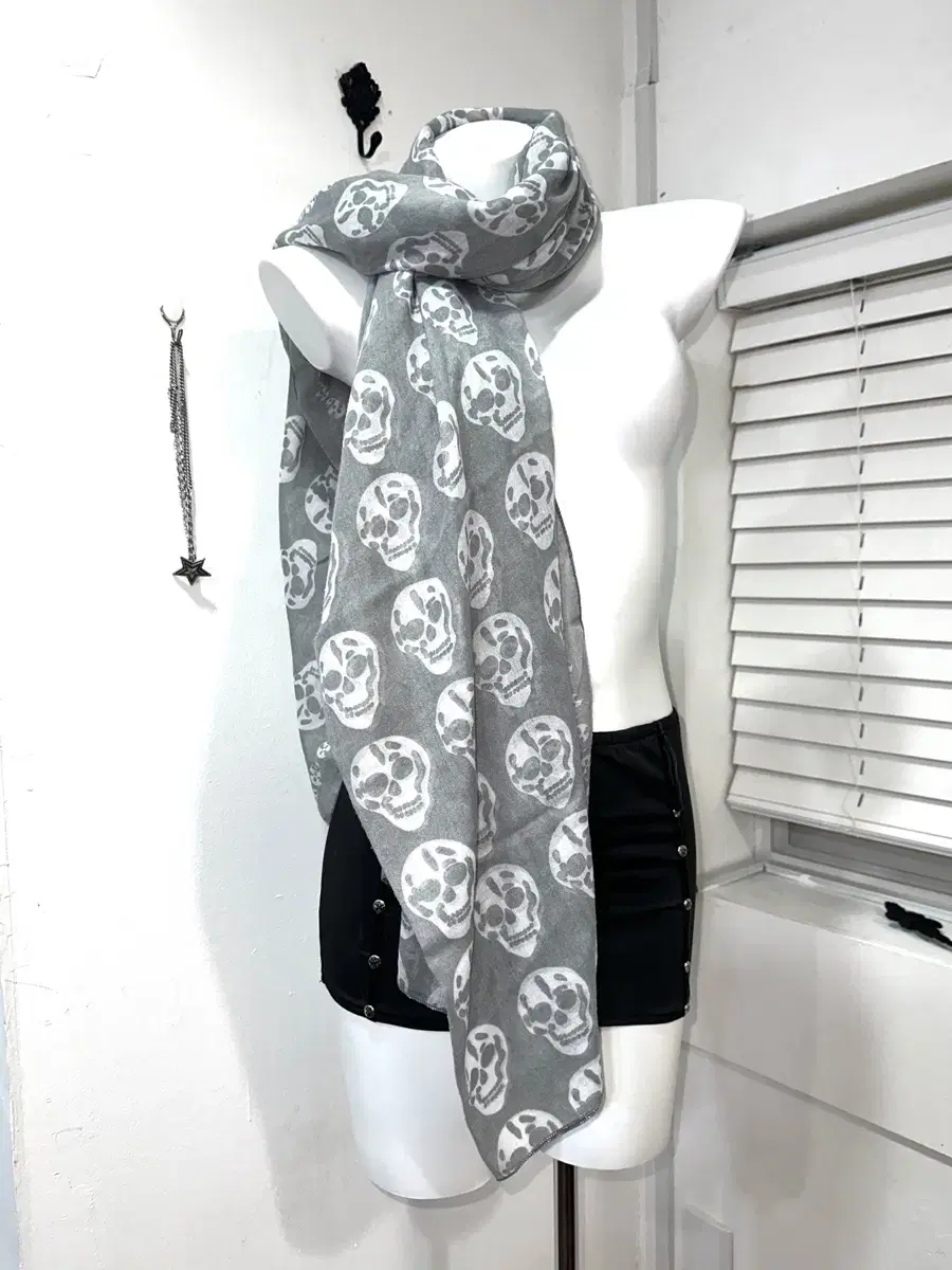 Vintage punk, y2k, gyaru, skull scarf, muffler