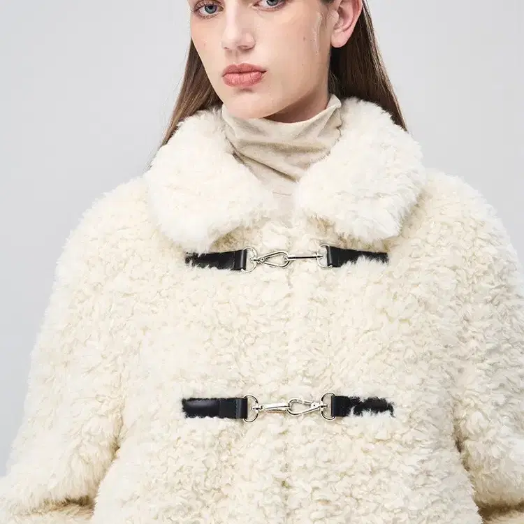 ETMON 에트몽 Buckle Fur Half Coat, Ivory