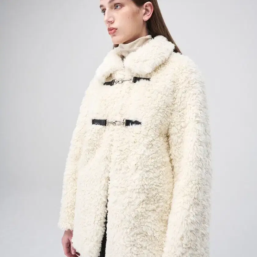 ETMON 에트몽 Buckle Fur Half Coat, Ivory