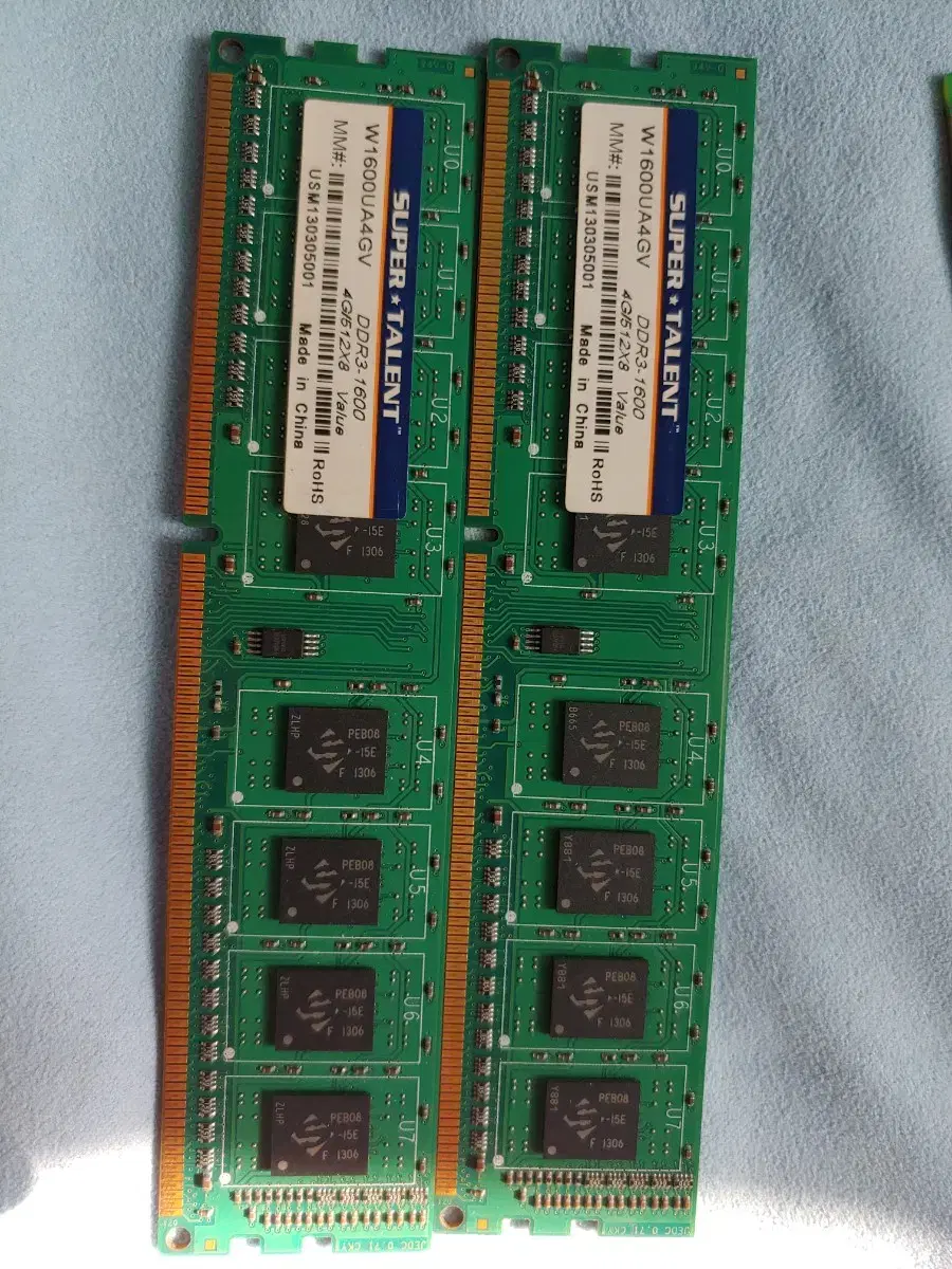 ddr3  4Gb램 2개