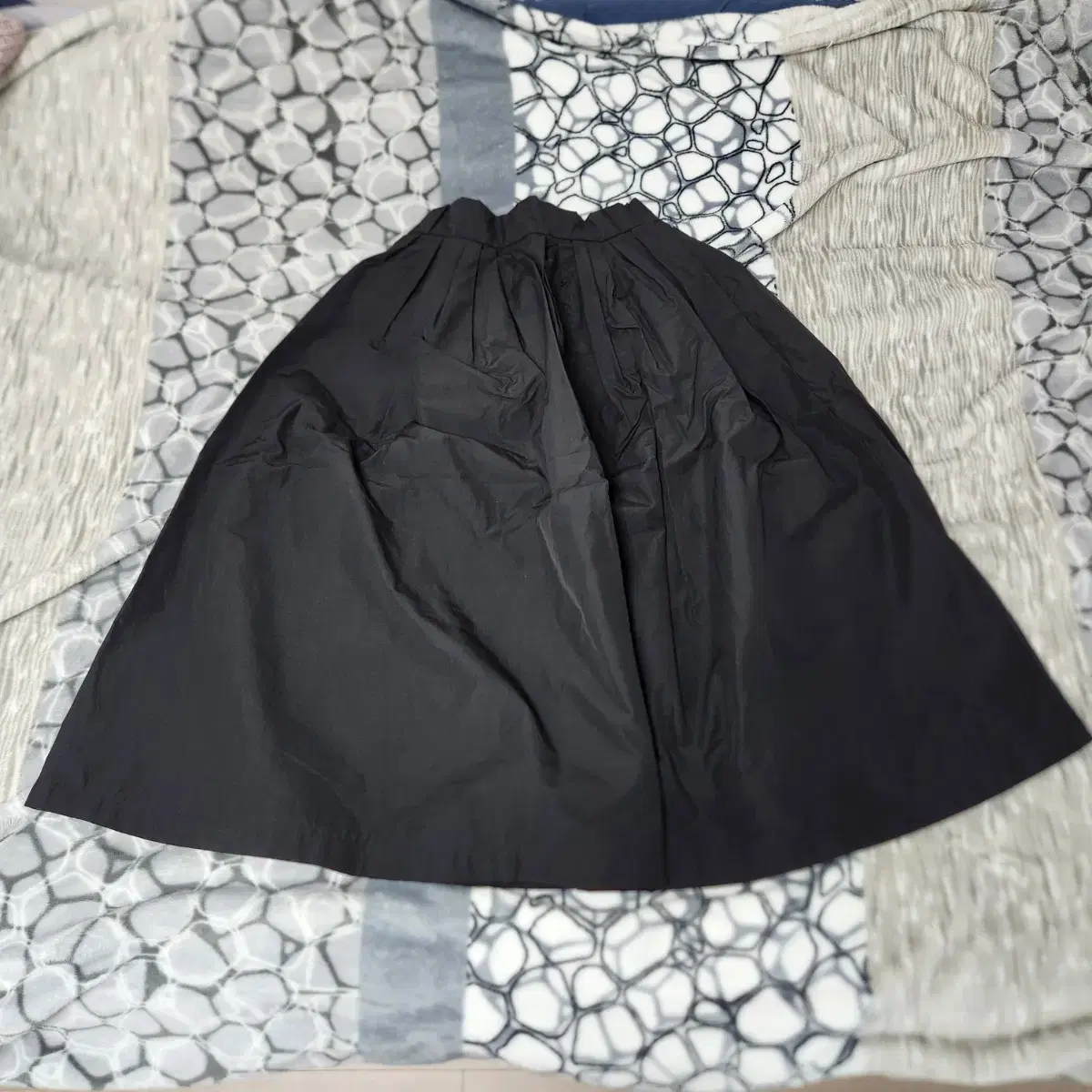 앤유 BOROMWAT Flared skirt 보롬왓 플레어 스커트 블랙