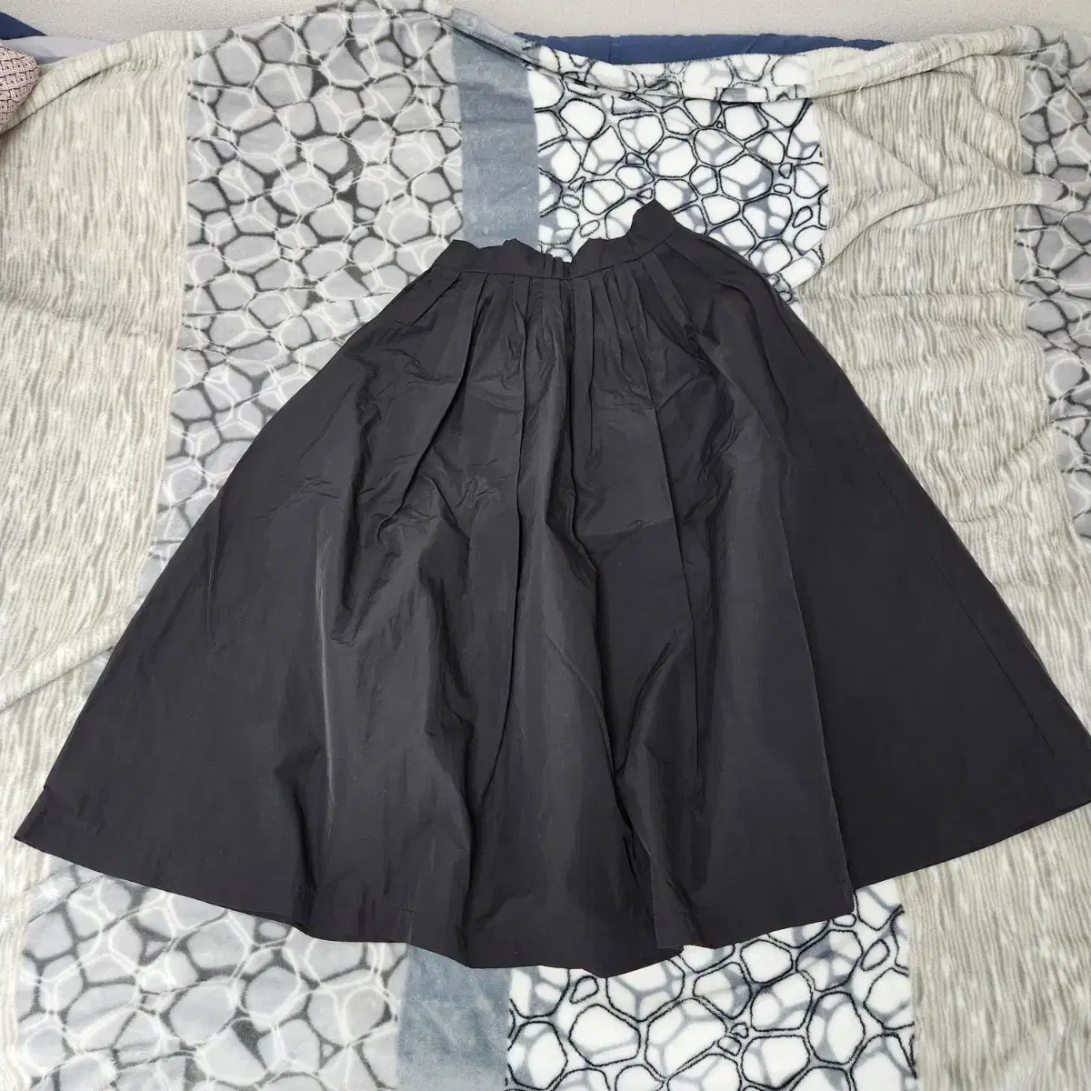 앤유 BOROMWAT Flared skirt 보롬왓 플레어 스커트 블랙