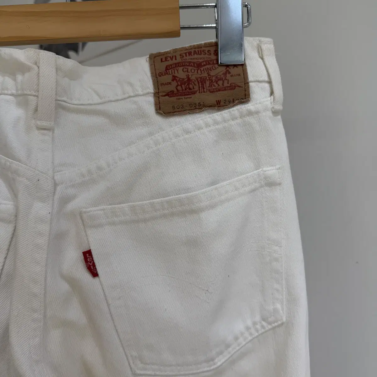 LEVIS 화이트 팬츠 (Made in Japan)