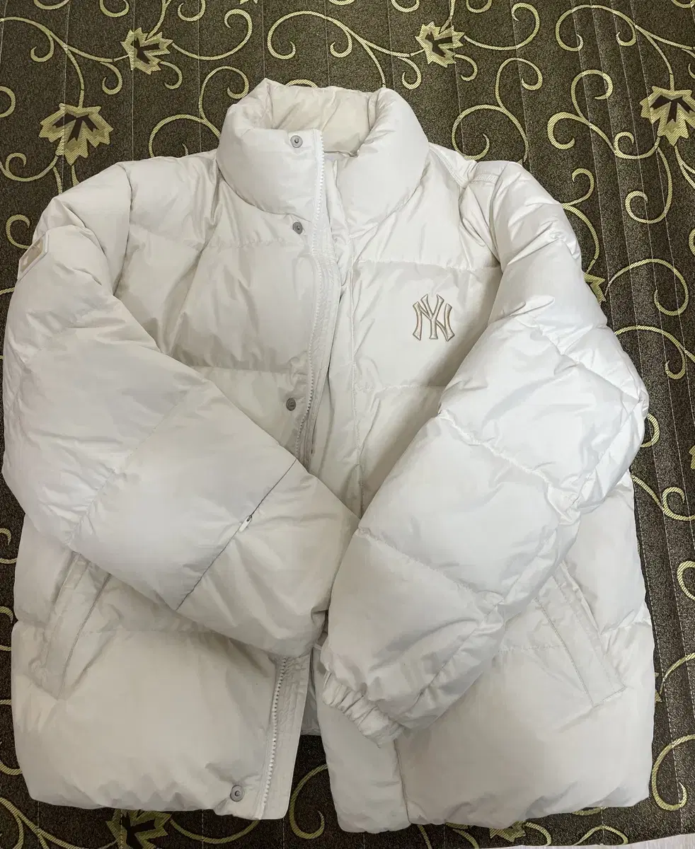 MLB Mega Logo Padded Jacket Ivory L