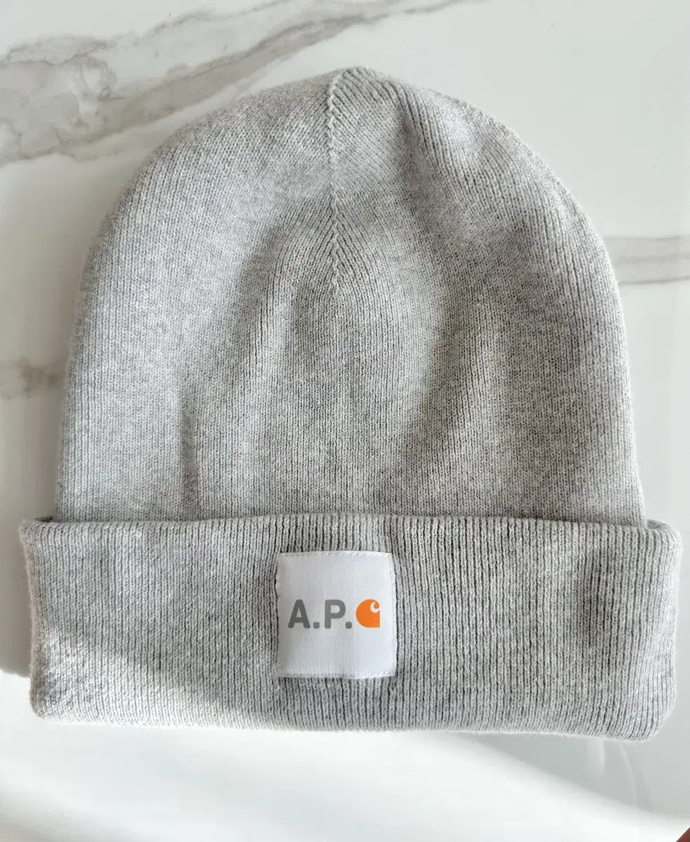 칼하트 x 아페쎄 a.p.c  비니