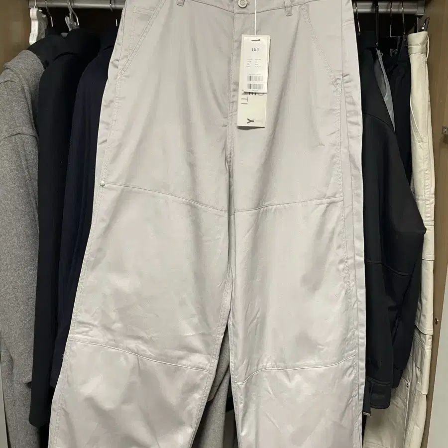 이에이 PANI SIDE TUCK PANTS L