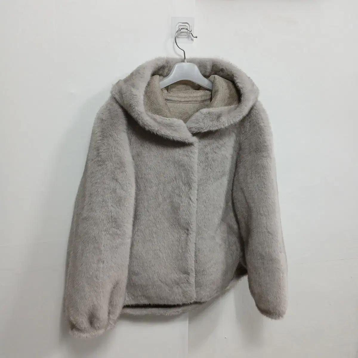 Haute Fur 고품질모피 실버그레이 후드숏코트 77 L 100 새제품