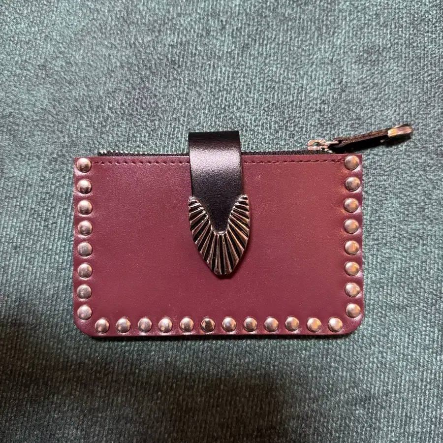 [OS] 토가 LEATHER WALLET STUDS SMALL 다크 레드