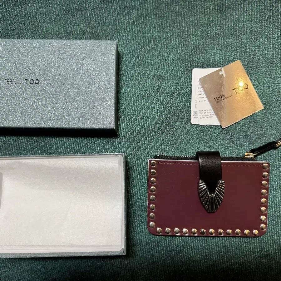 [OS] 토가 LEATHER WALLET STUDS SMALL 다크 레드