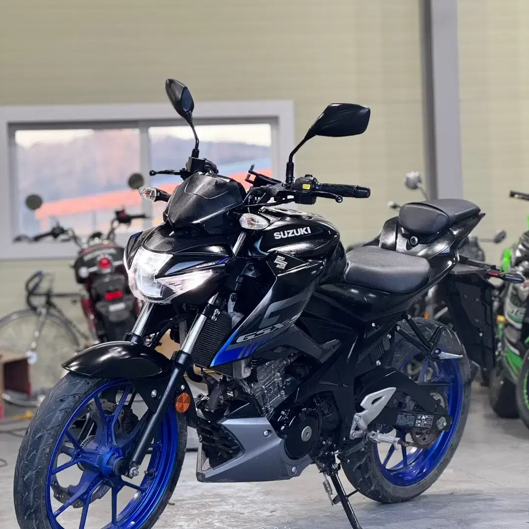 스즈키 gsxs125 21년식 1만km 신차급 바이크 판매합니다.