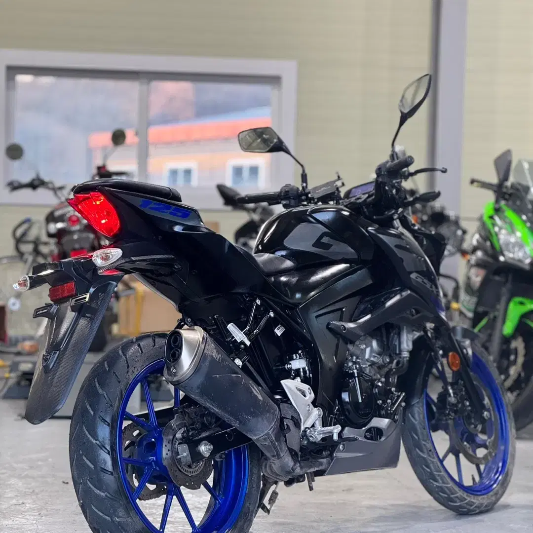 스즈키 gsxs125 21년식 1만km 신차급 바이크 판매합니다.