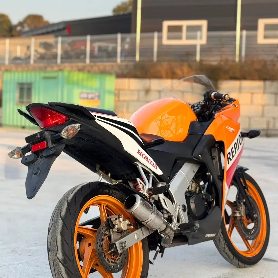 혼다 cbr125r 15년식 3만km sc머플러 튜닝 차량 판매합니다.