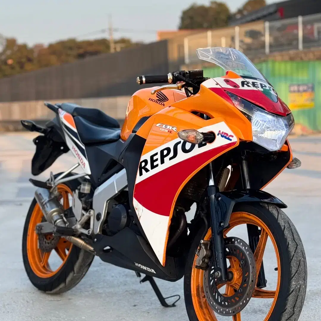 혼다 cbr125r 15년식 3만km sc머플러 튜닝 차량 판매합니다.