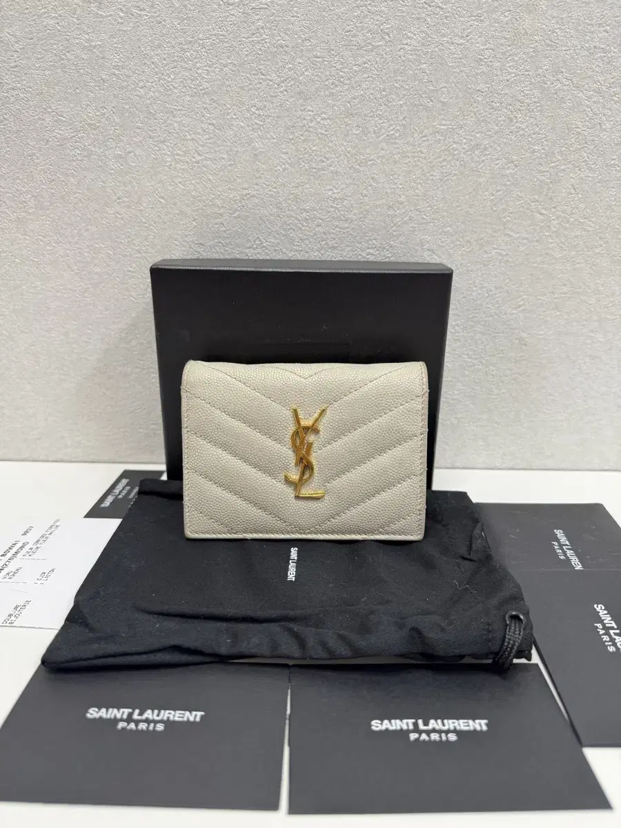 Saint Laurent Quilted Monogram kard Medium Wallet