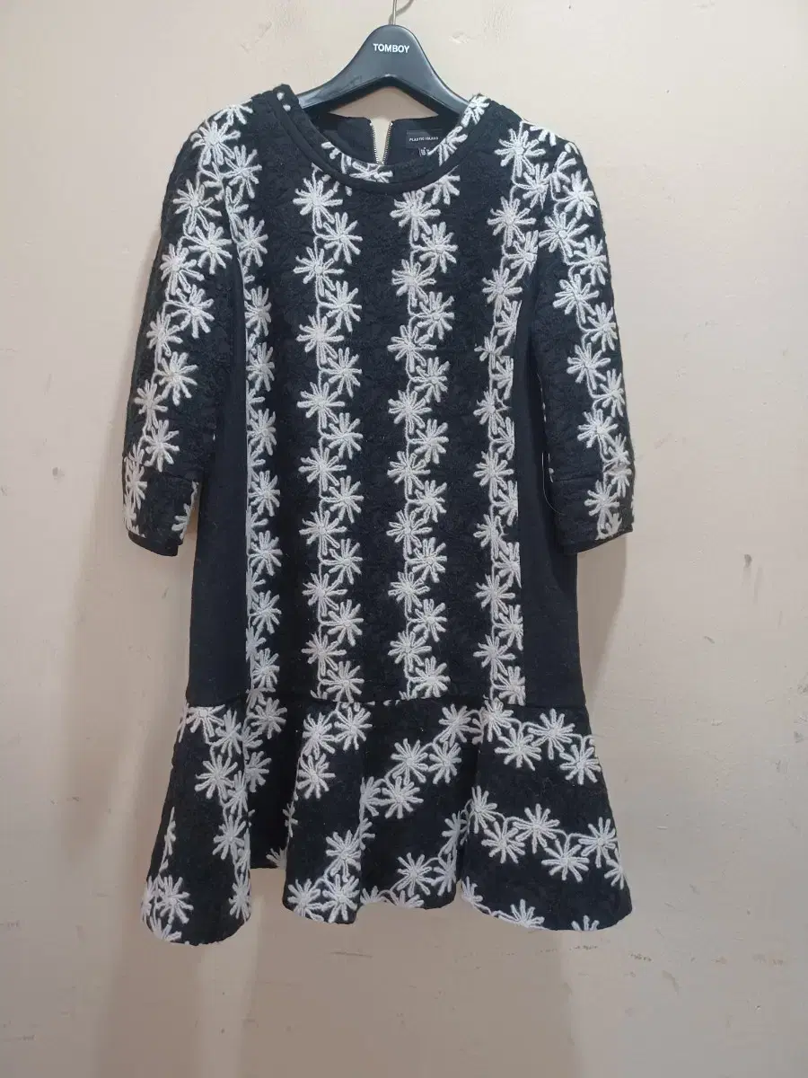 Plastic Island Black Wool ONEPIECE