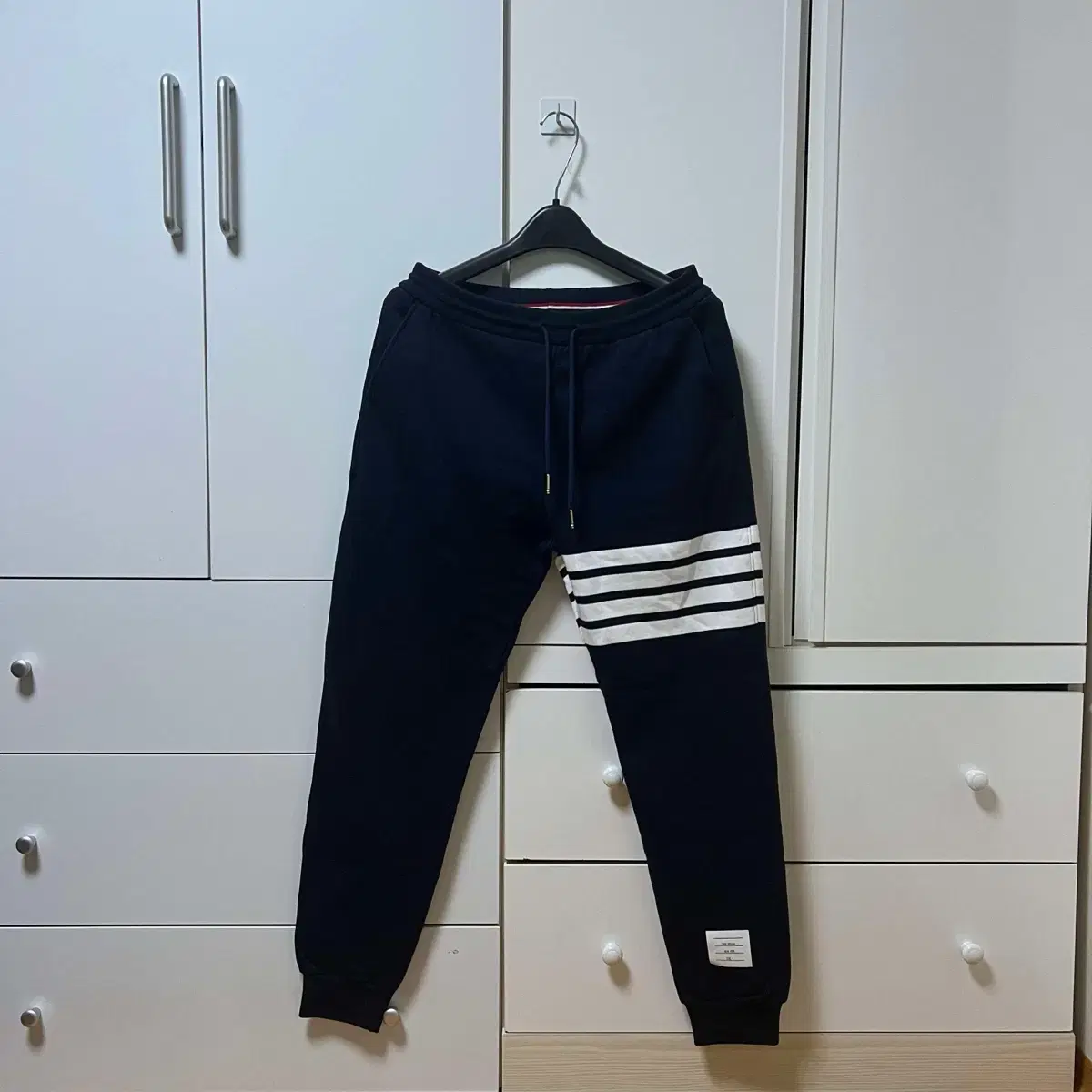 [4] Tom Brown's training jogger pants with angled cuffs New product