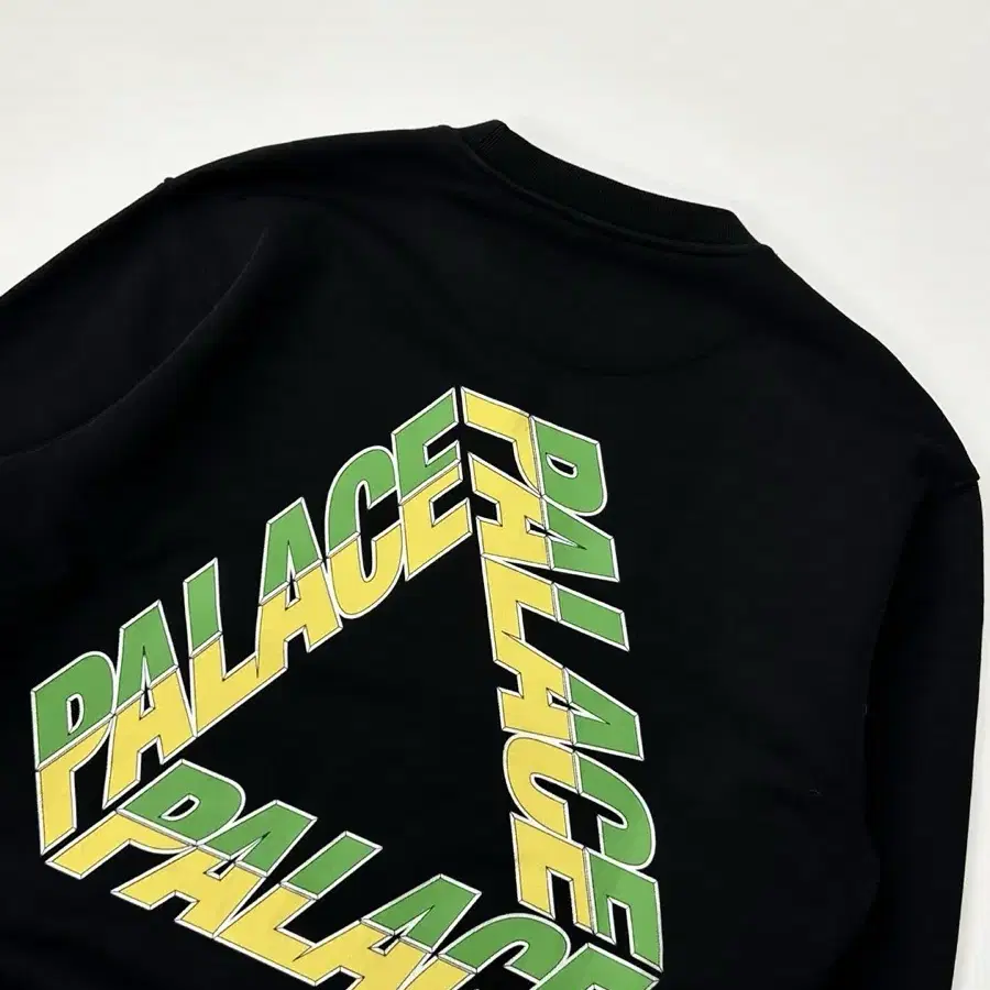 Palace 팔라스 스플릿 크루넥 맨투맨 블랙