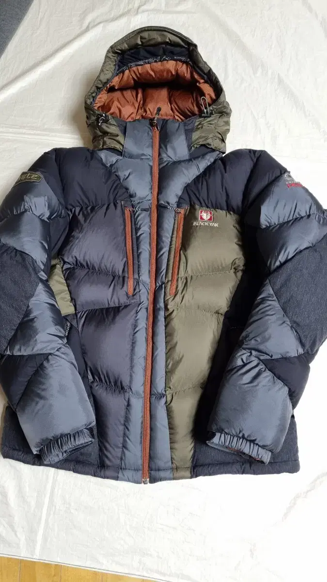 Black Yak goose down jacket 105-110