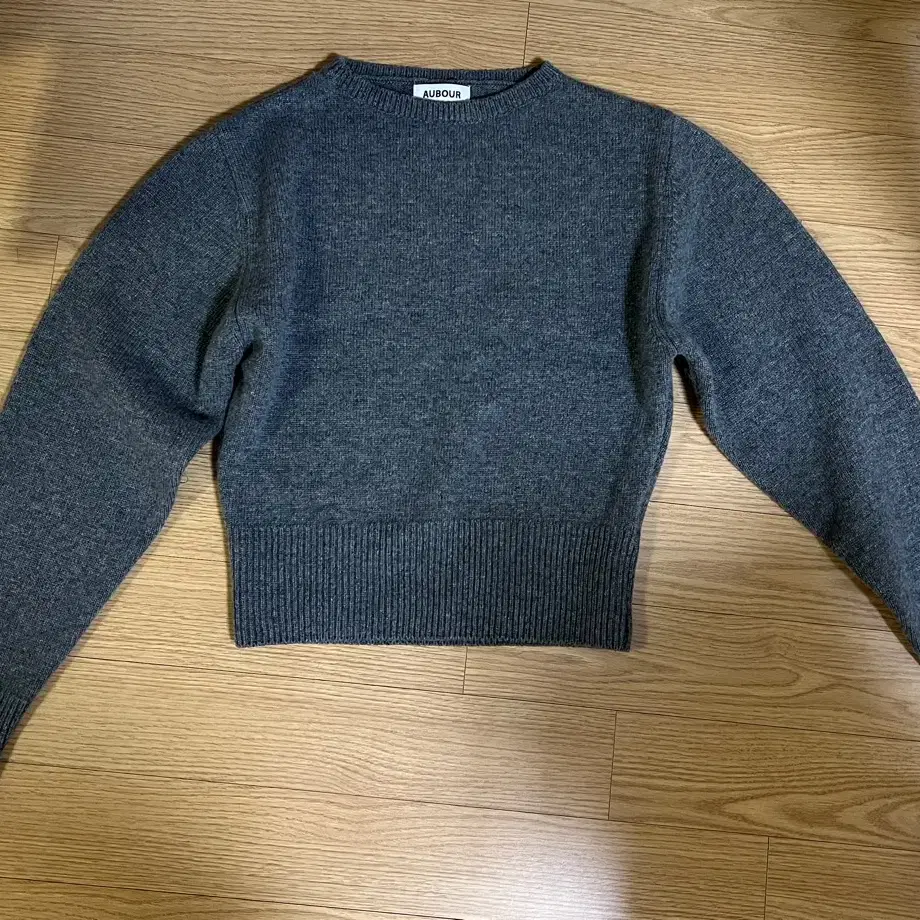 아우브아워 puff sleeve round knit 다크그레이색상