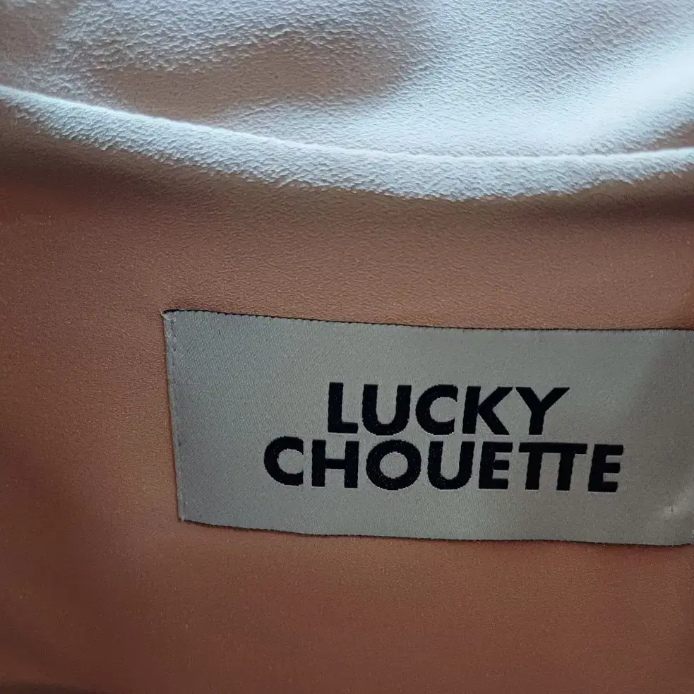 럭키슈에뜨 Lukcy chouette 블라우스