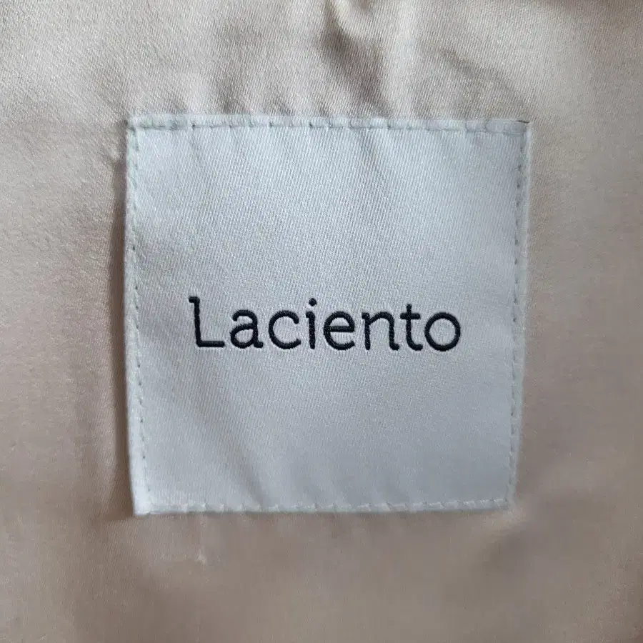 Laciento 아이보리 밍크베스트