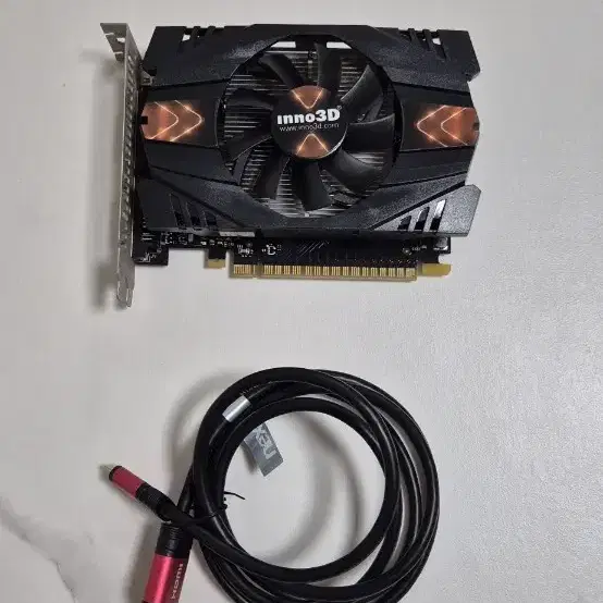 gtx 750 - hdmi 전용 케이블 포함