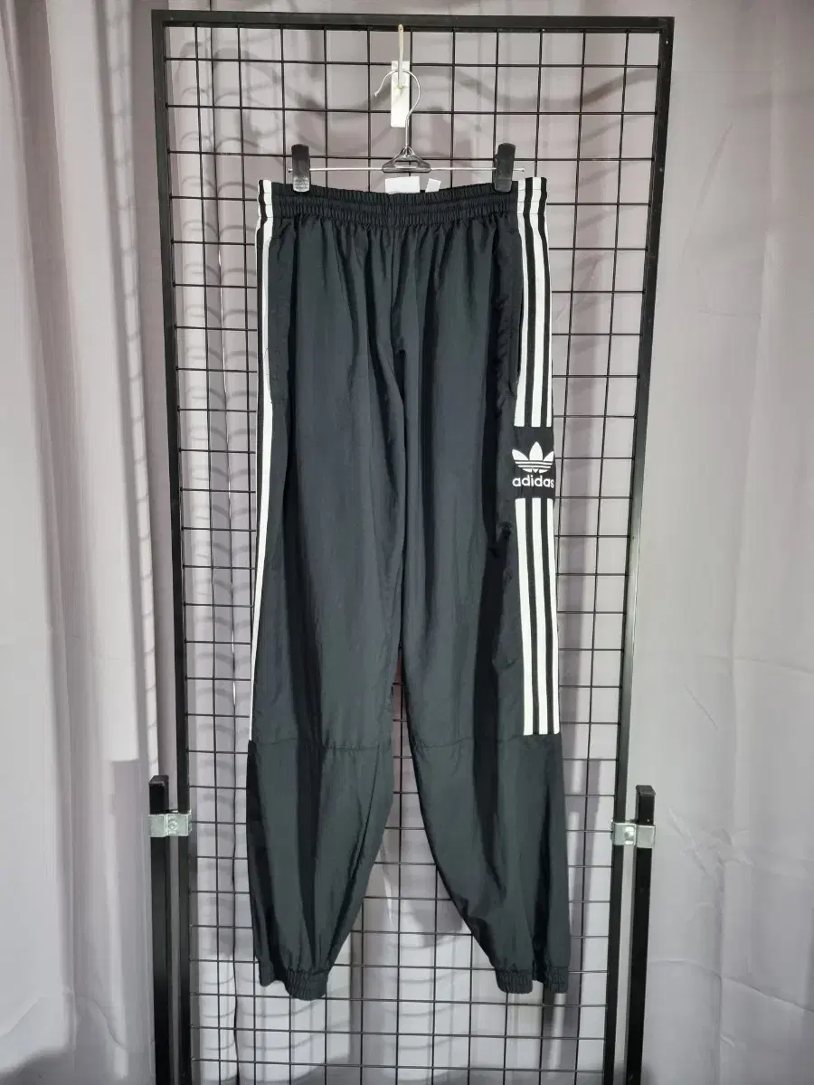 adidas pants lock-up track jogger woven pants black black and white M