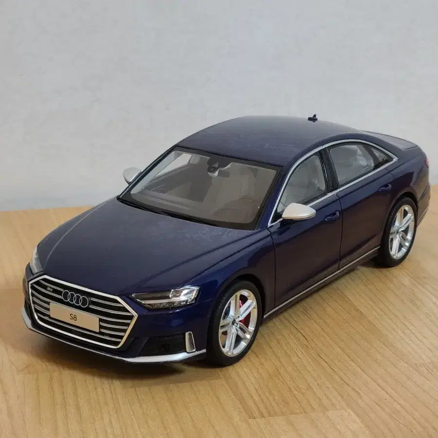 아우디S8 GT Spirit  1:18