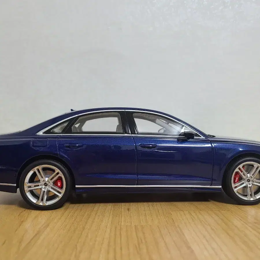 아우디S8 GT Spirit  1:18