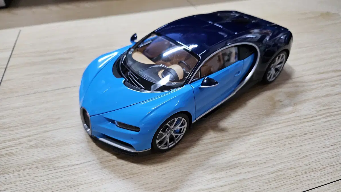 GT AUTOS 1:18 부가티 시론