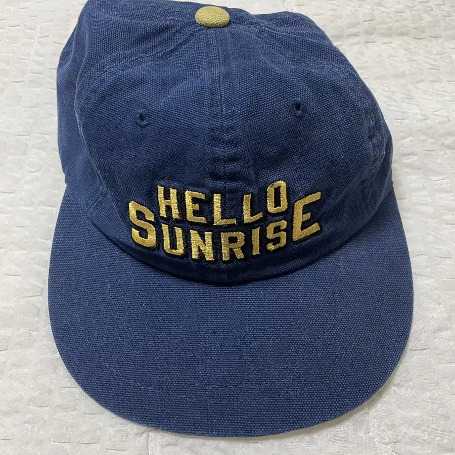 헬로선라이즈 VTG Typo Logo 6Panel Cap 팔아요