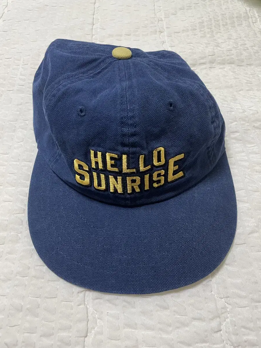 헬로선라이즈 VTG Typo Logo 6Panel Cap 팔아요