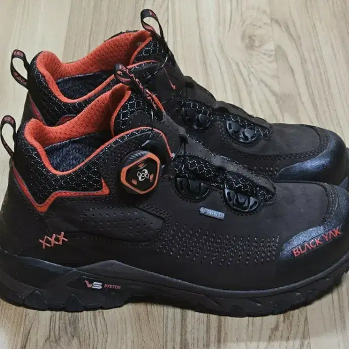 블랙야크 GORE-TEX 여성 BOA 등산화 235