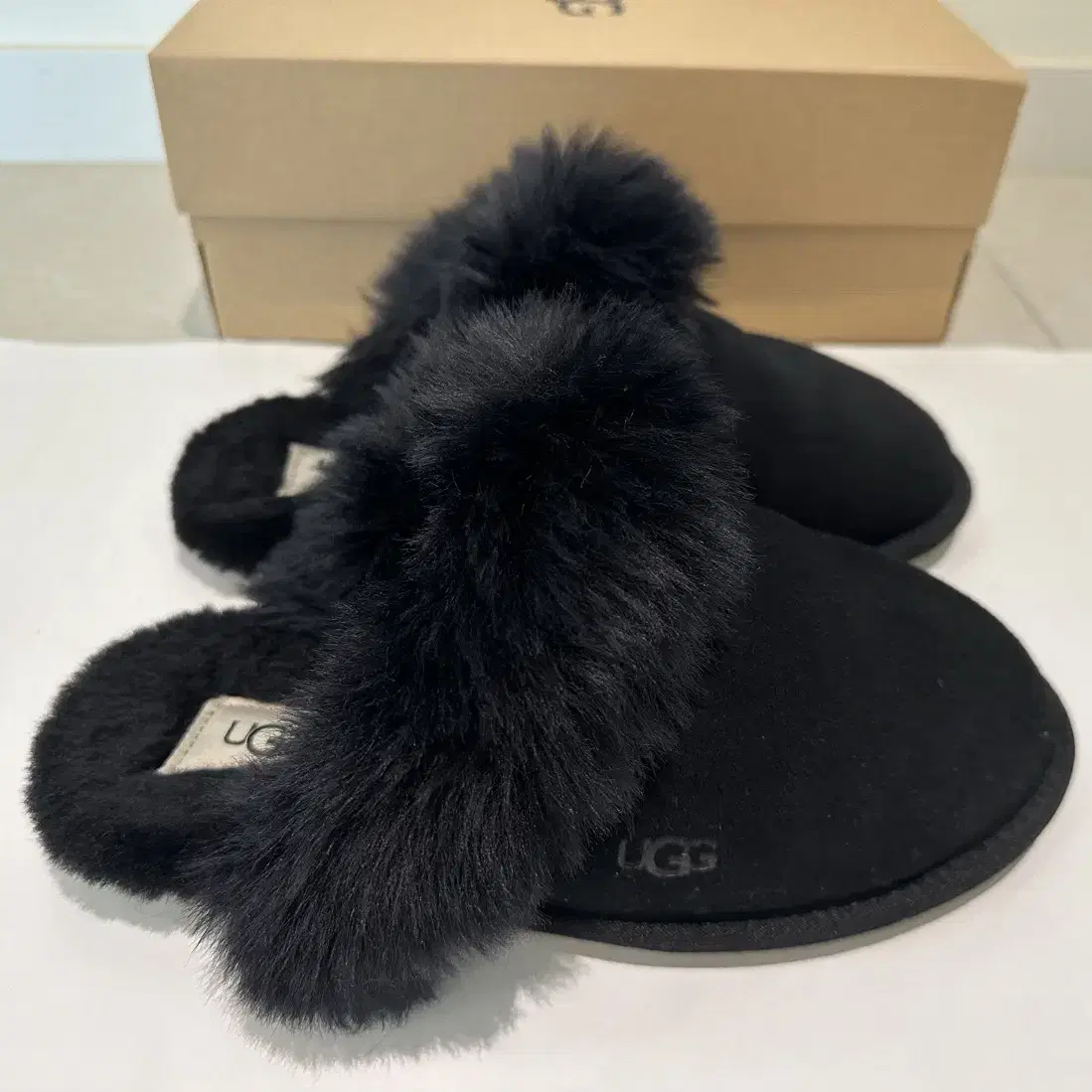 UGG 어그 양털 슬리퍼 블랙