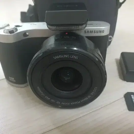 A급 삼성 카메라 NX300M 과 16-50 OIS 세트