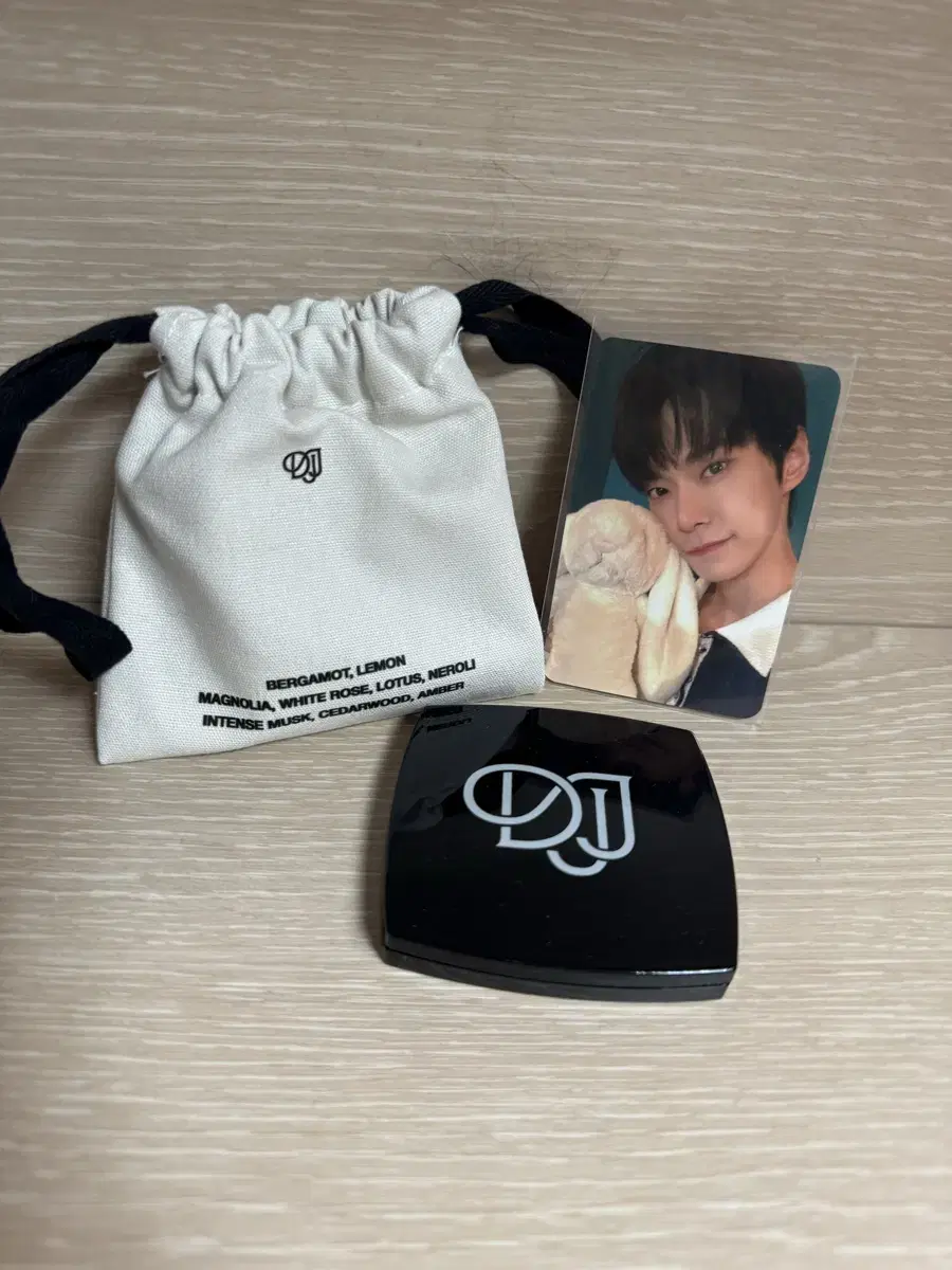 Tailoring doyoung Perfume photocard & Mirror