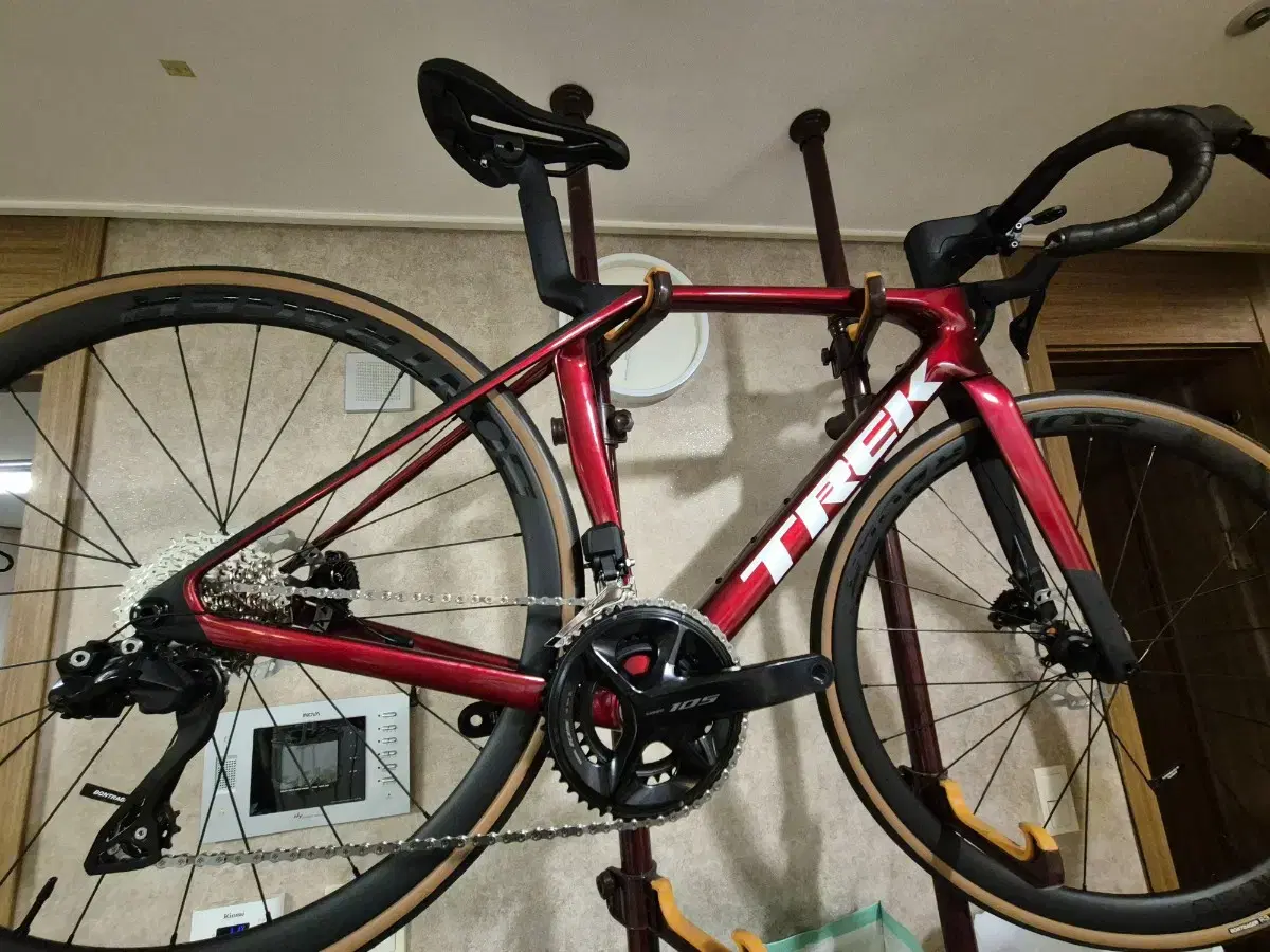 (NEW) 2025 Trek Madone SL6 8th Gen DI2 Full Carbon Road Bike