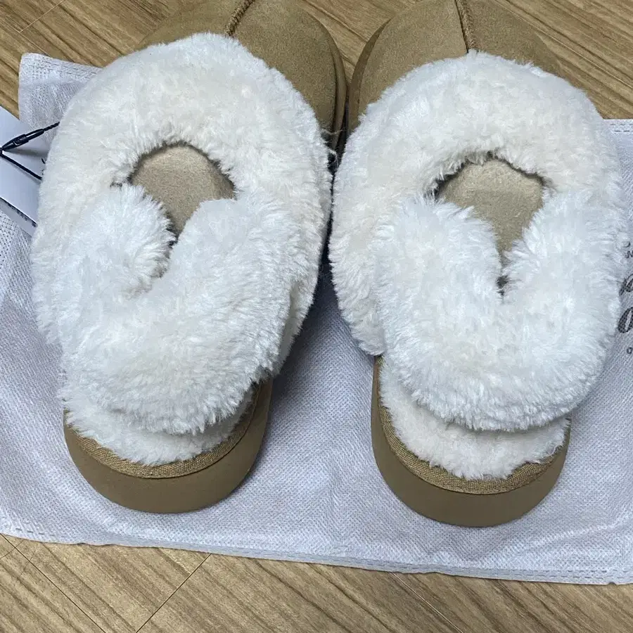 락피쉬웨더웨어 CLOUDY FLATFORM FUR SLINGBACK