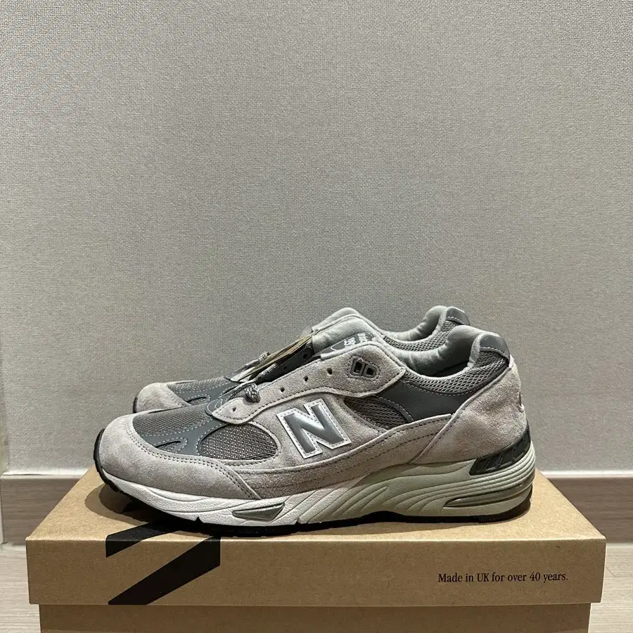 뉴발란스 991 MADE  IN UK 275 (uk9) 판매합니다