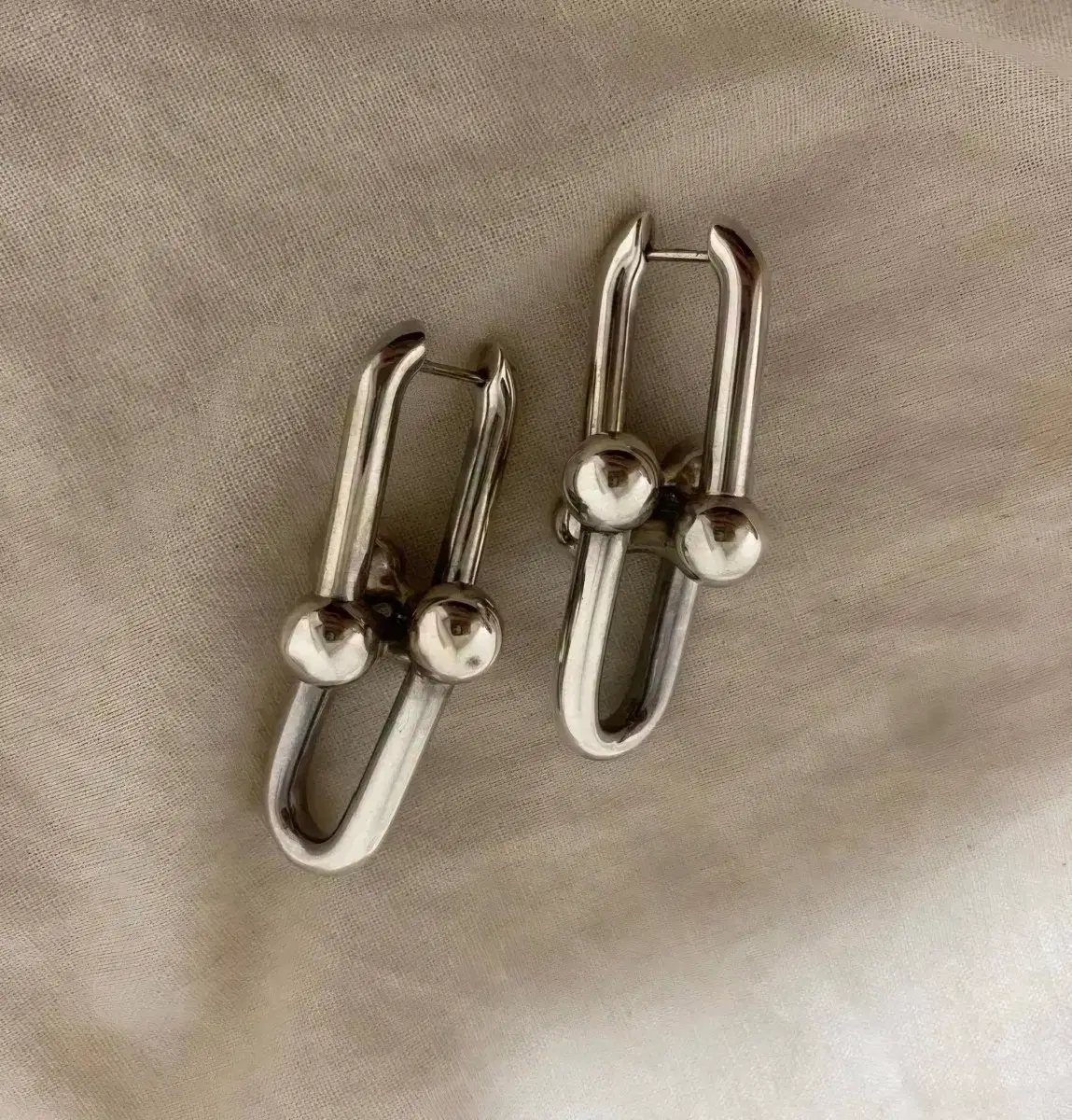 We are selling Tiffany & Co. hardware link earrings (large)!