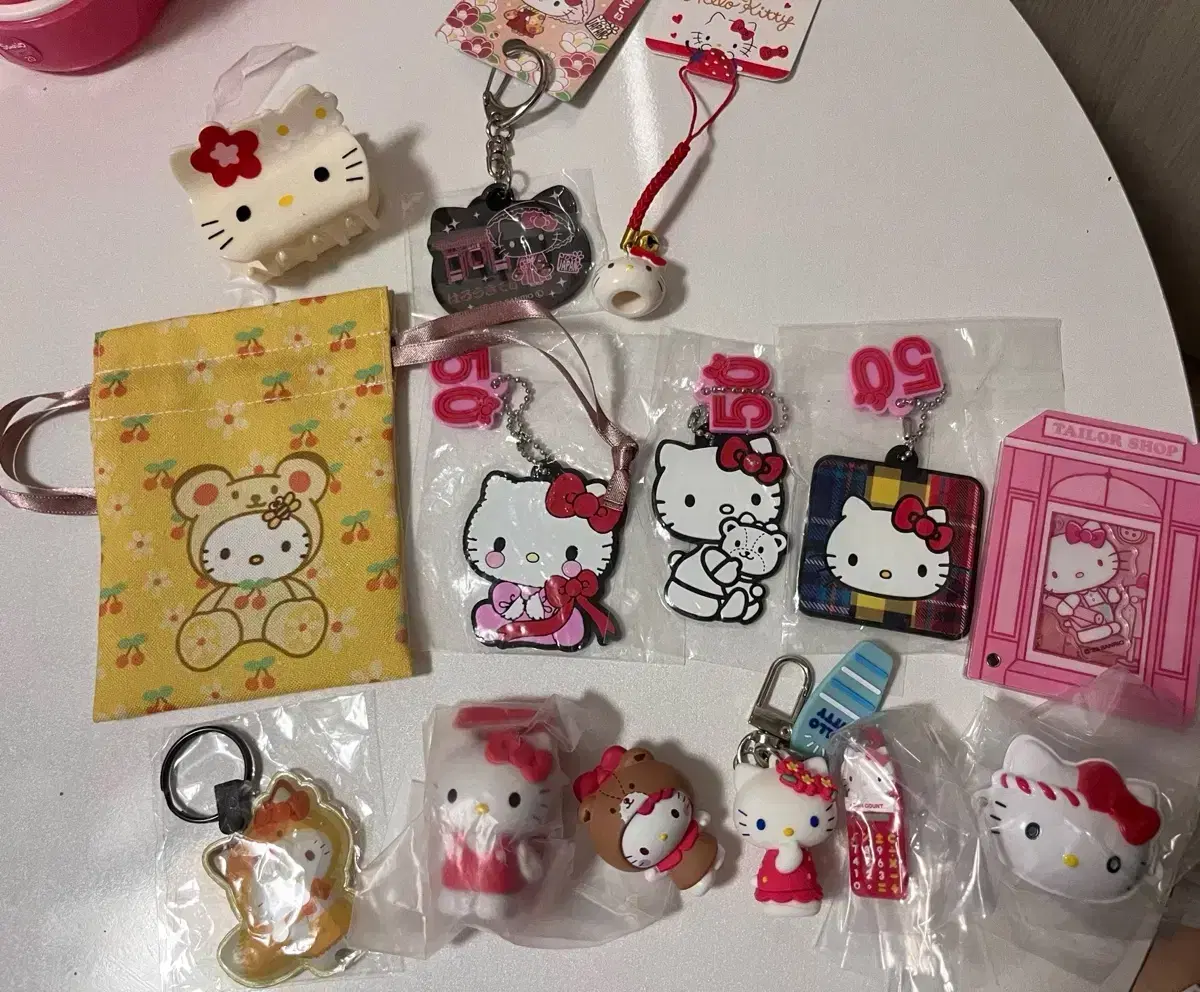 A set of Kitty Gacha, keyring, etc.