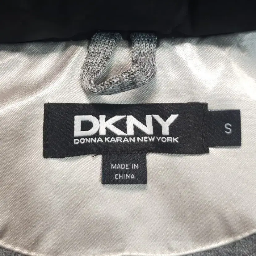 DKNY 덕다운패딩 100