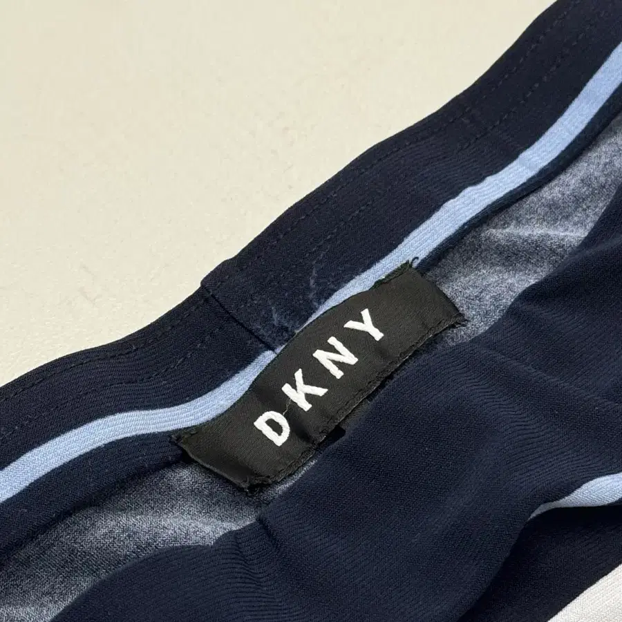 DKNY 스트라이프 원피스