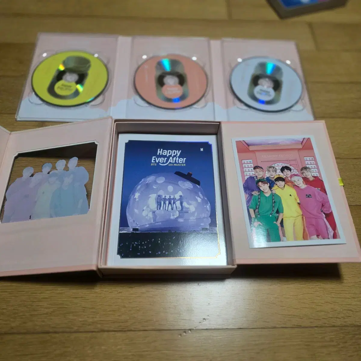 방탄 머스터4기 dvd및 럽셀서울 dvd 포카제외 풀셋양도. bts