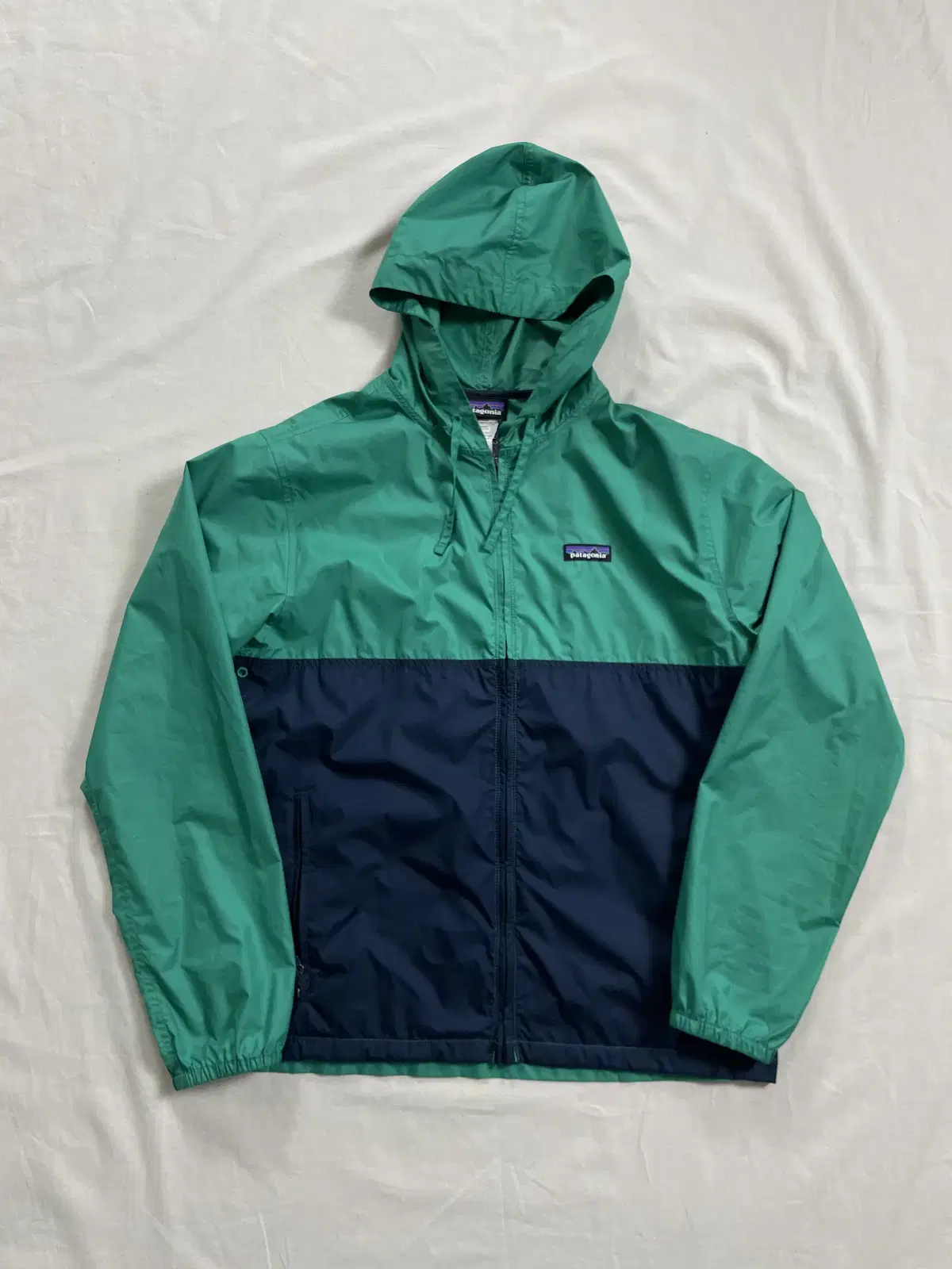 Patagonia 라이트 바람막이 M