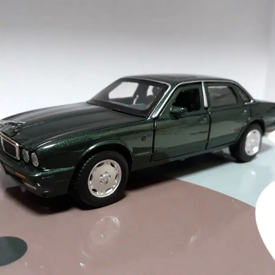 1/32 XJ6 다이캐스트