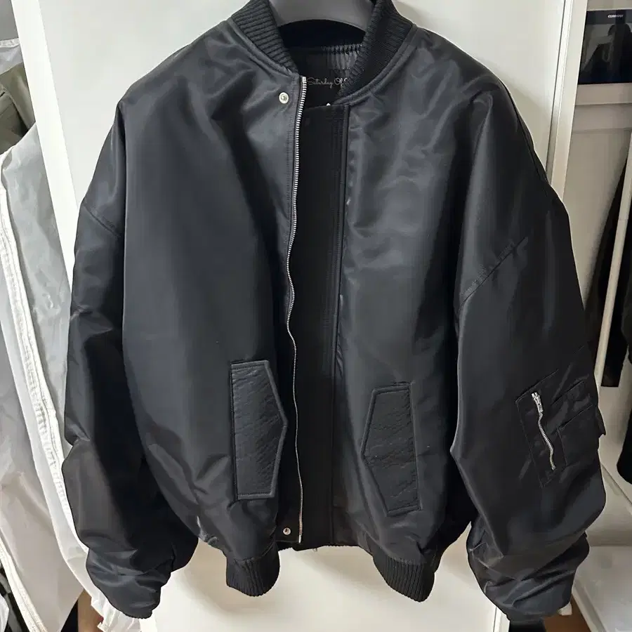 STU Overfit Back Pocket Bomber (스투 봄버) L