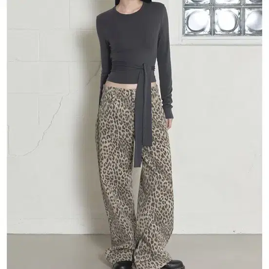 오데스 Ordes leopard straight pants