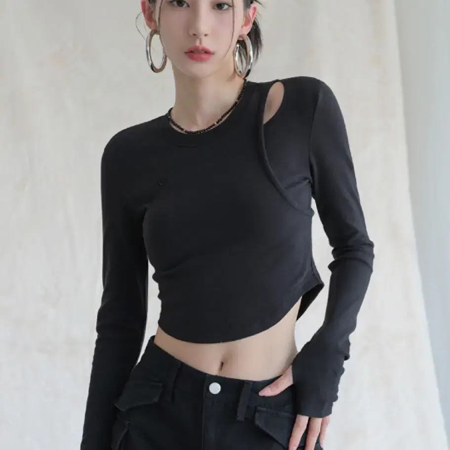 어반드레스 크롭티 hole-cut Crop Long Sleeve