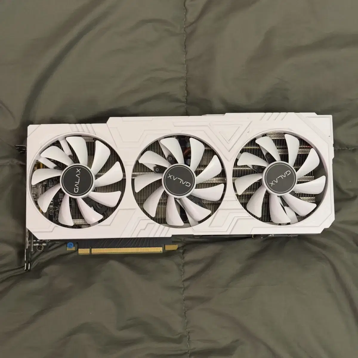 갤럭시 galax rtx 2070 그래픽카드 화이트